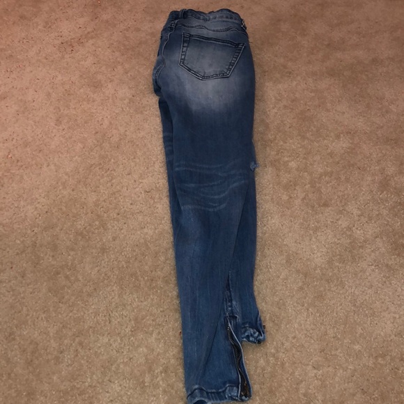 Jeans - Picture 2 of 3